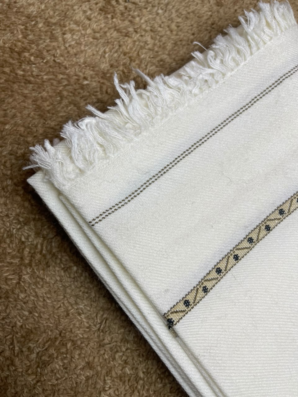 Kids White Wool Shawl – Premium Winter Collection