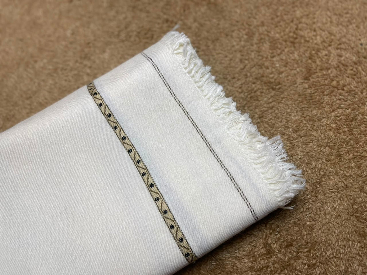 Kids White Wool Shawl – Premium Winter Collection